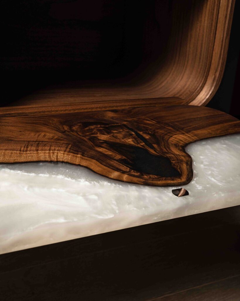 Meisterstück von Jannik Otte: White River – geöffnete Schranktür