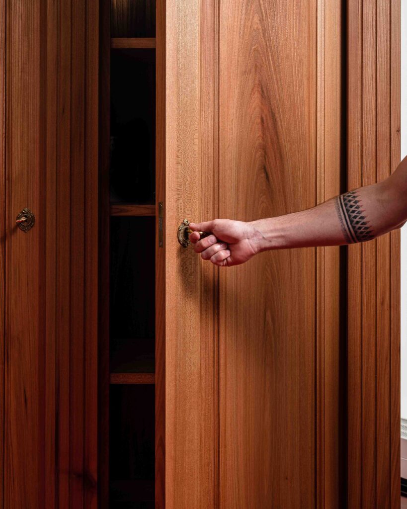 Aeternitas von Lennart Noak – Schranktür